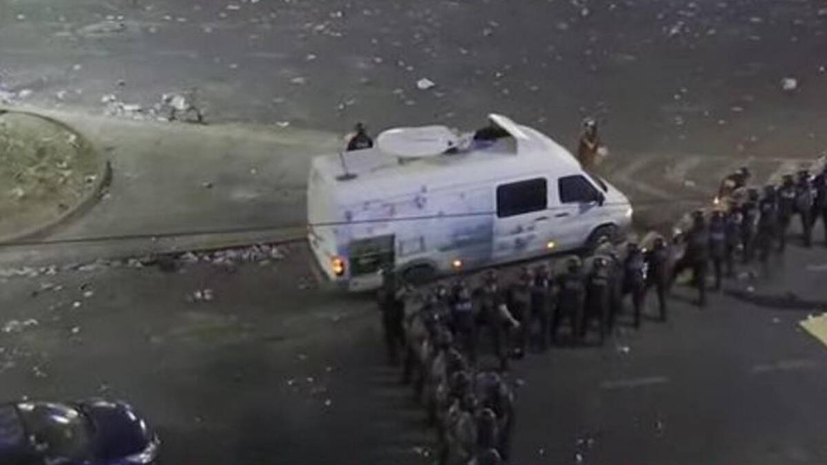 Incidentes en el Obelisco entre la Policía e hinchas que participaban de los festejos por el Mundial de Qatar