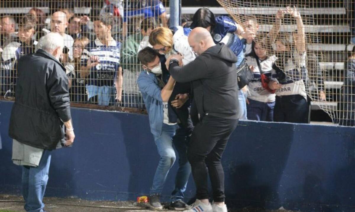Incidentes en el partido entre Gimnasia y Boca. Foto: NA.