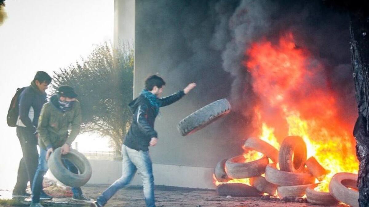 Incidentes en Legislatura de Santa Cruz