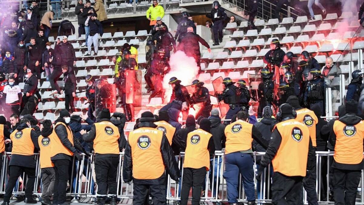 Incidentes en liga de Francia Paris FC VS. Lyon