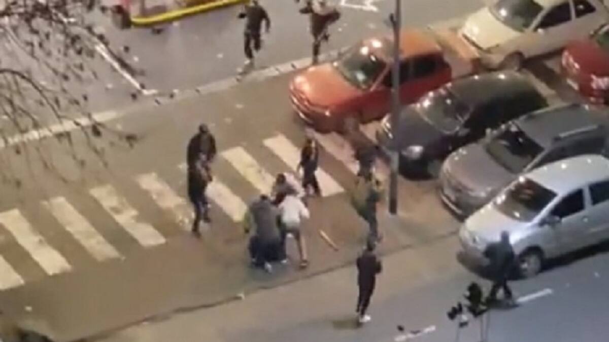 Incidentes entre barras de Boca y Colo Colo. Foto: NA/captura de video