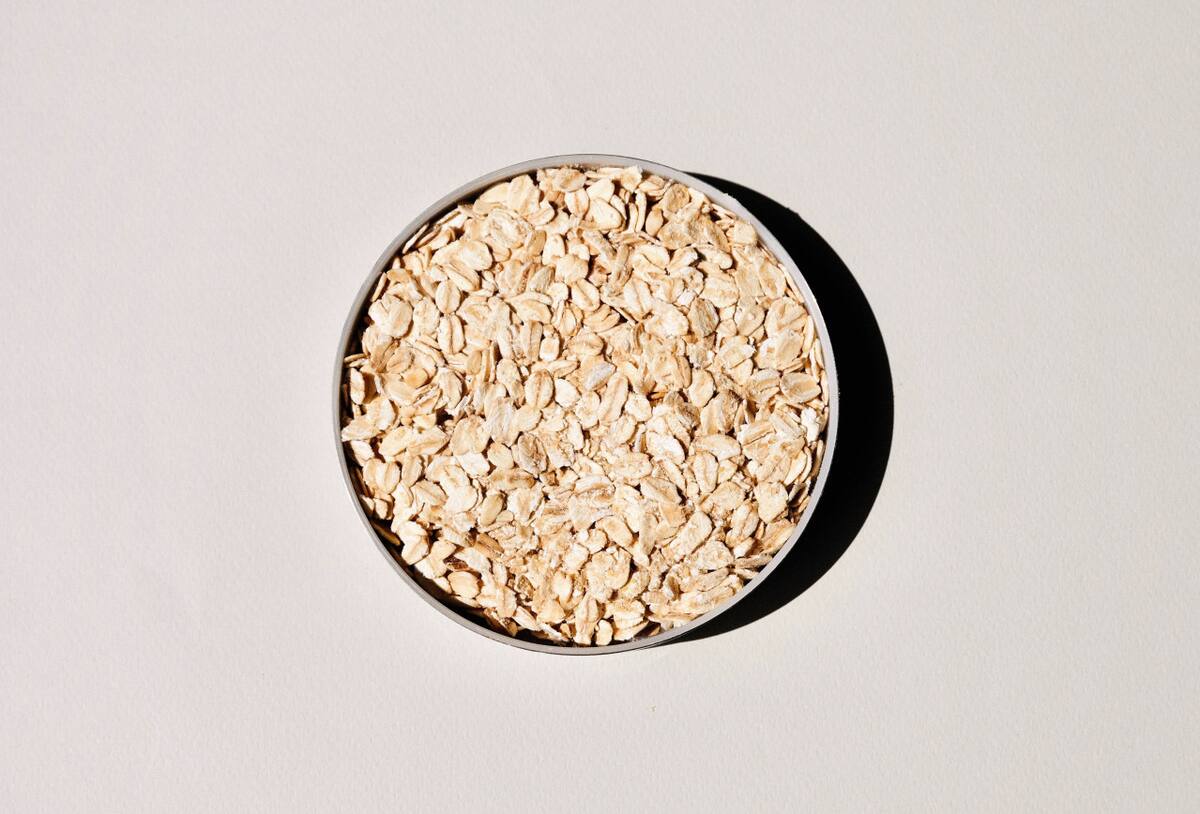 Incluir la avena en nuestra dieta contribuye al bienestar físico y mental. Foto: Unsplash.