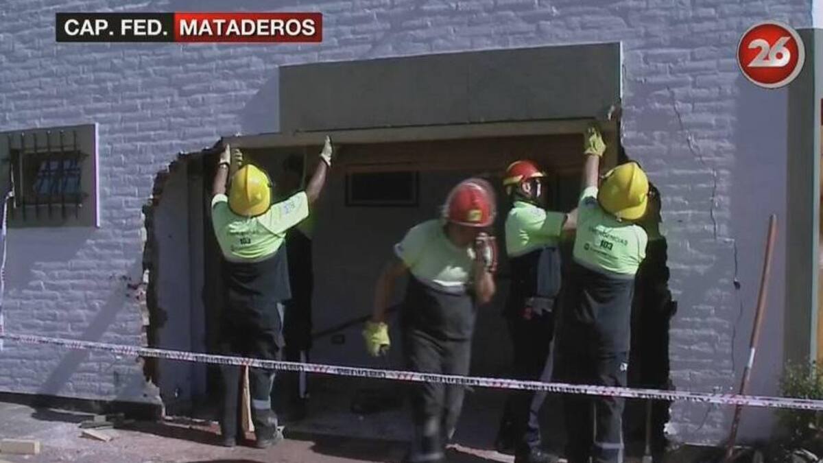 incrustó el auto en una casa de Mataderos (Canal 26)