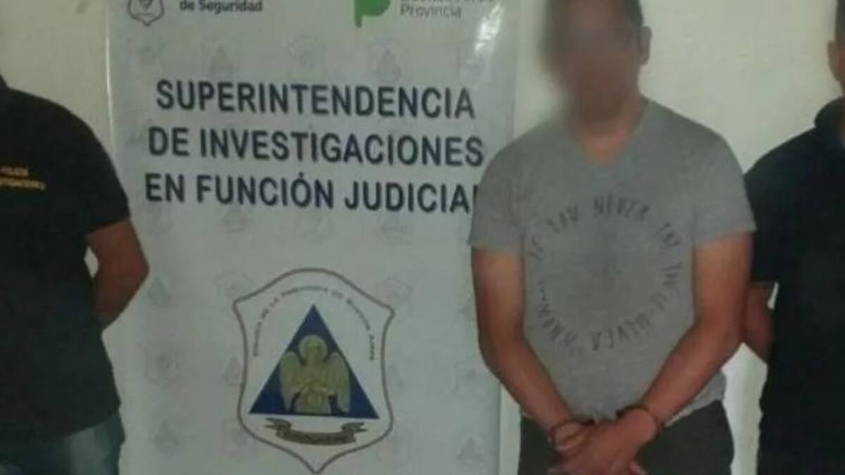 individuo, de 50 años, quien ofrecía para el ejercicio de la prostitución a su pareja,