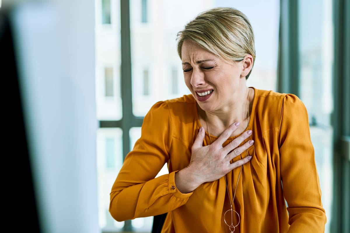 Infarto, mujer, salud, dolor de pecho. Foto Pixabay