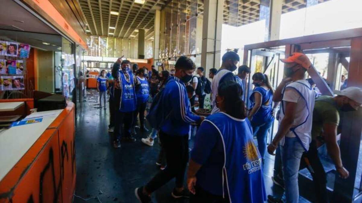 Ingreso de la CTA Autónoma al Diario Rio Negro