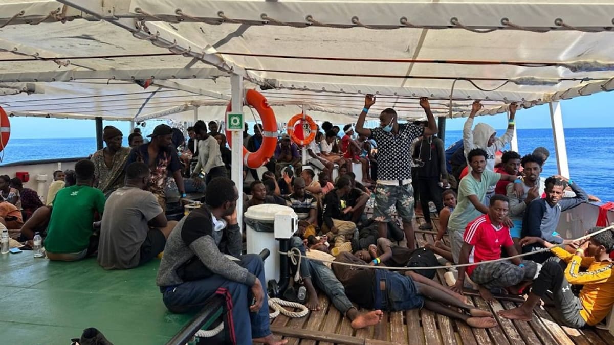 Inmigrantes en las costas de Italia. Foto: EFE