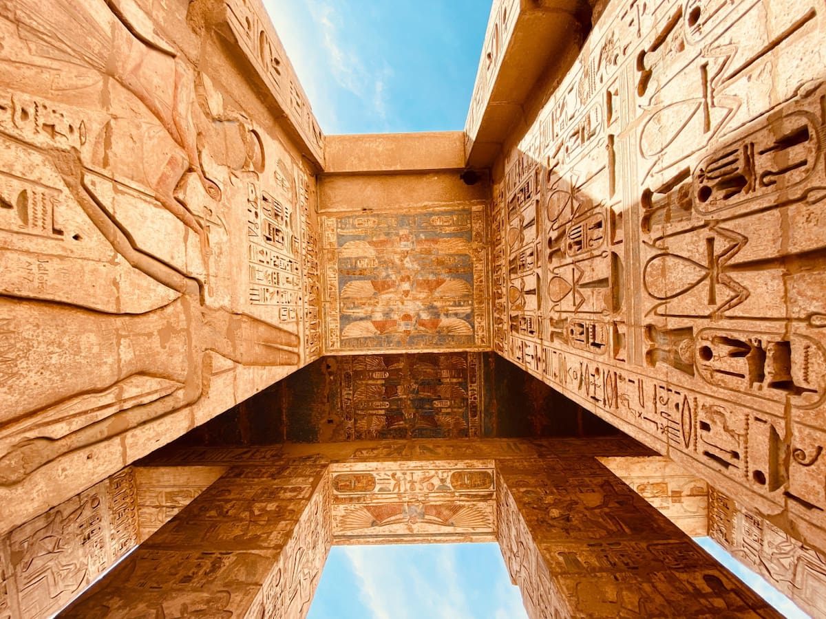 Inscripciones en las tumbas del antiguo Egipto. Foto: Unsplash