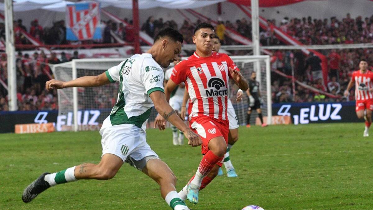 Instituto vs Banfield. Foto: Télam.