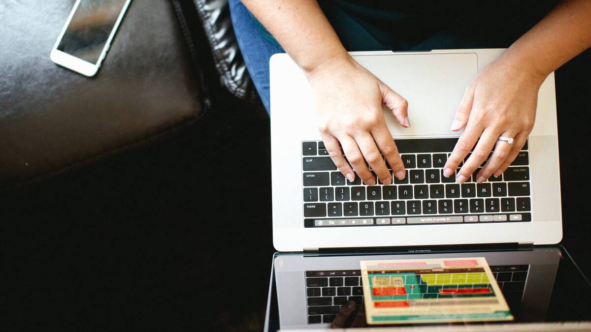 La inteligencia artificial cada vez está más al servicio de la adquisición de conocimiento. Foto: Unsplash.