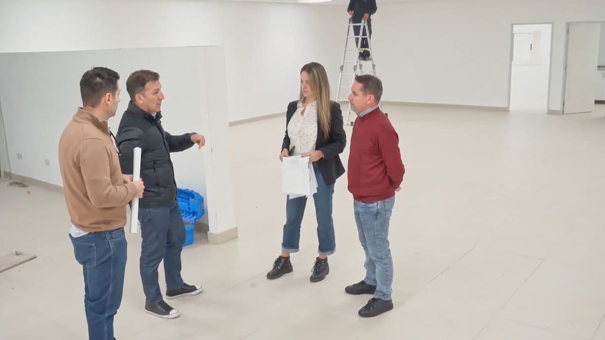 Pablo Descalzo, recorriendo las obras del edificio donde se construye la Unidad de Pronta Atención Municipal.
