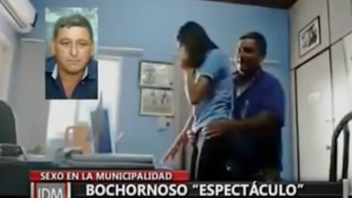 Intendente grabado teniendo sexo