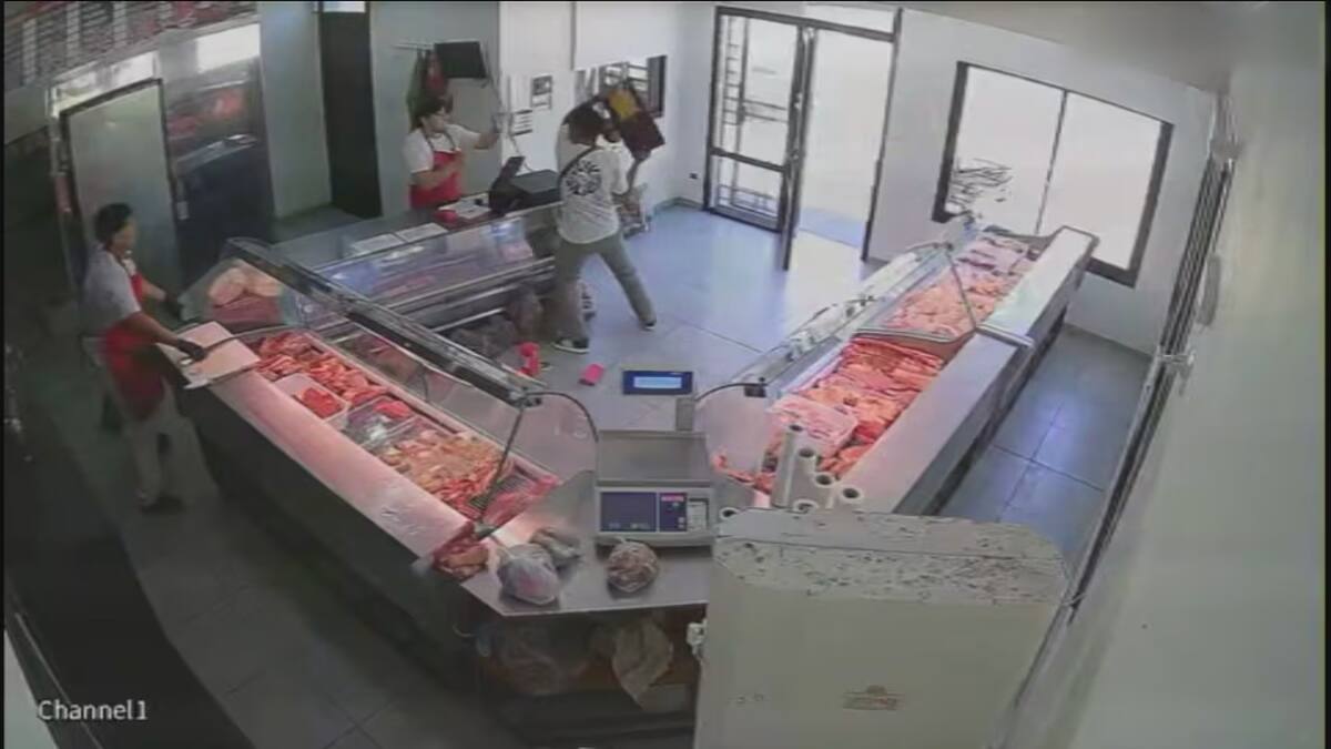 Impactantes imágenes en Rosario: dos carniceros se defendieron de un ladrón con una cuchilla