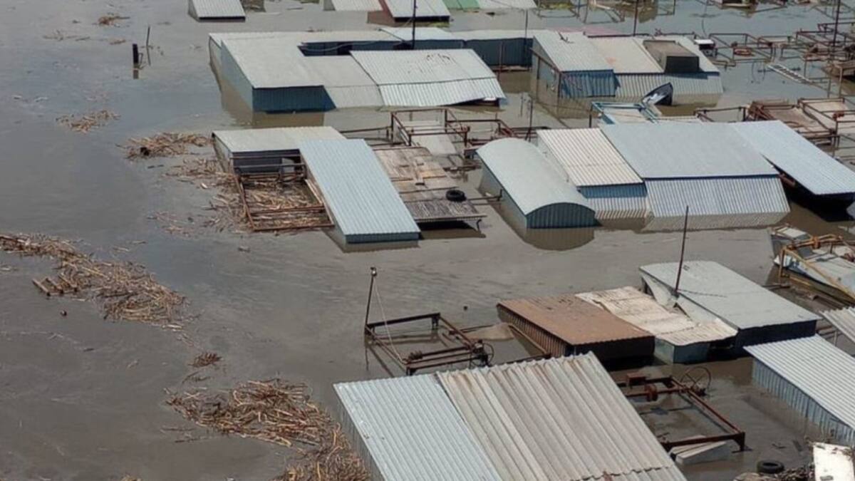 Inundaciones tras ruptura de presa en Nueva Kajovka, Ucrania. Foto: Twitter