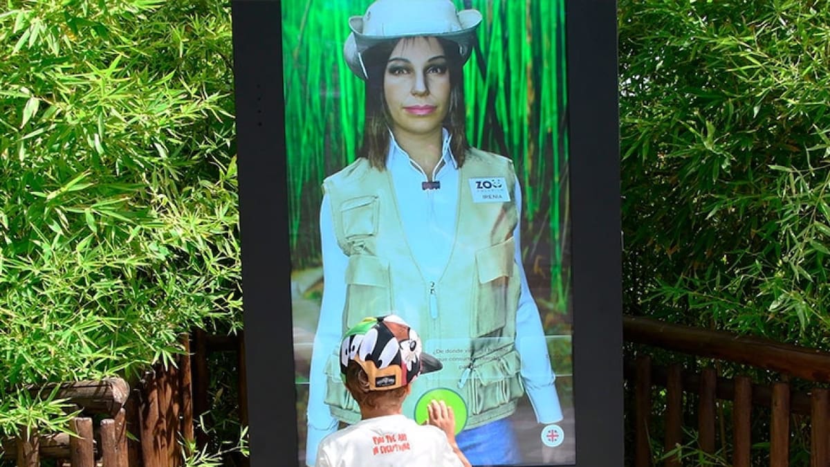 Un Zoológico de Madrid presentó a una cuidadora virtual clonada de un humano