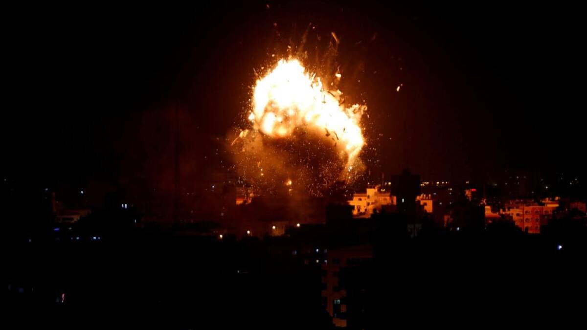 Israel destruye con misiles el edificio de la televisión en Gaza, Reuters