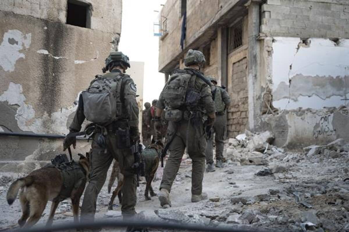 Israel dijo haber encontrado explosivos en bolsas de la UNRWA. Fuente: EFE