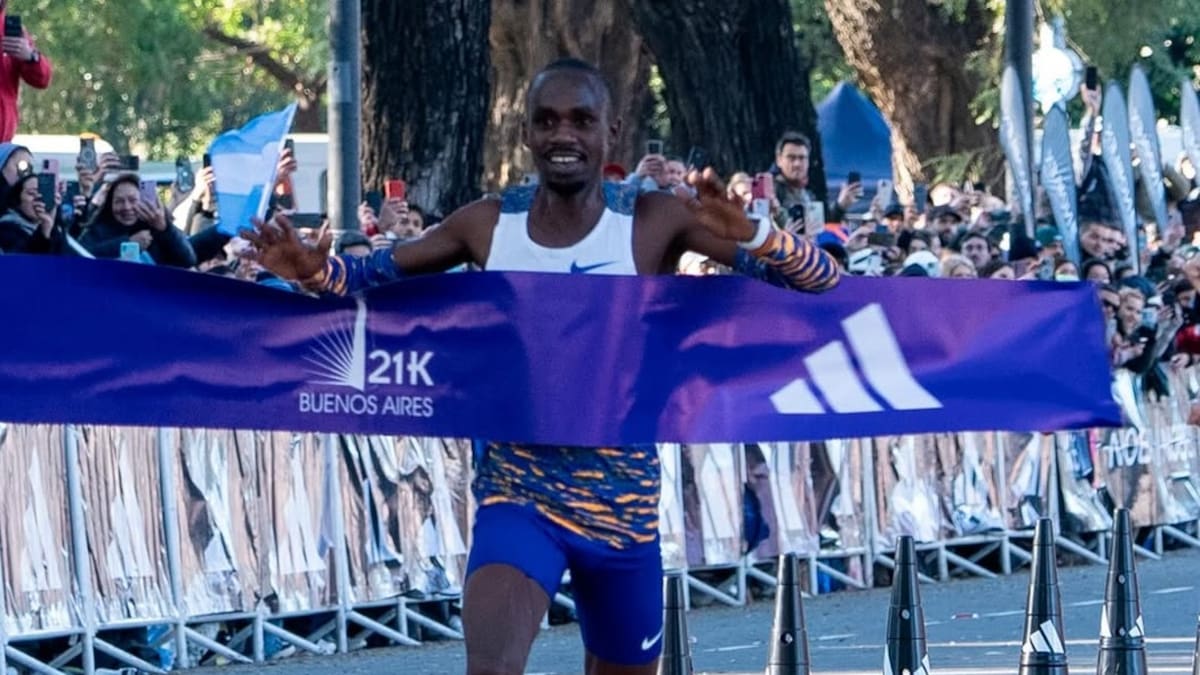 Jacob Kiplimo, el ugandés que ganó la Media Maratón de Buenos Aires.