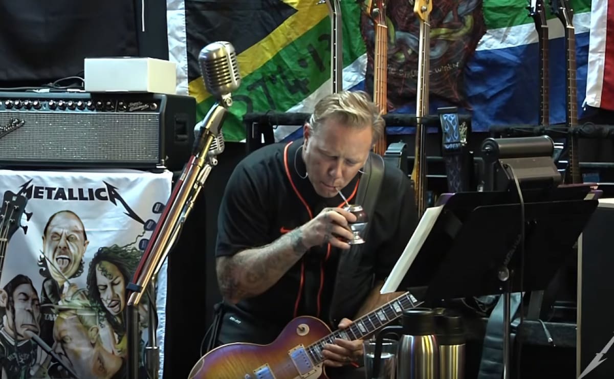 James Hetfield tomando mate. Foto: redes sociales.