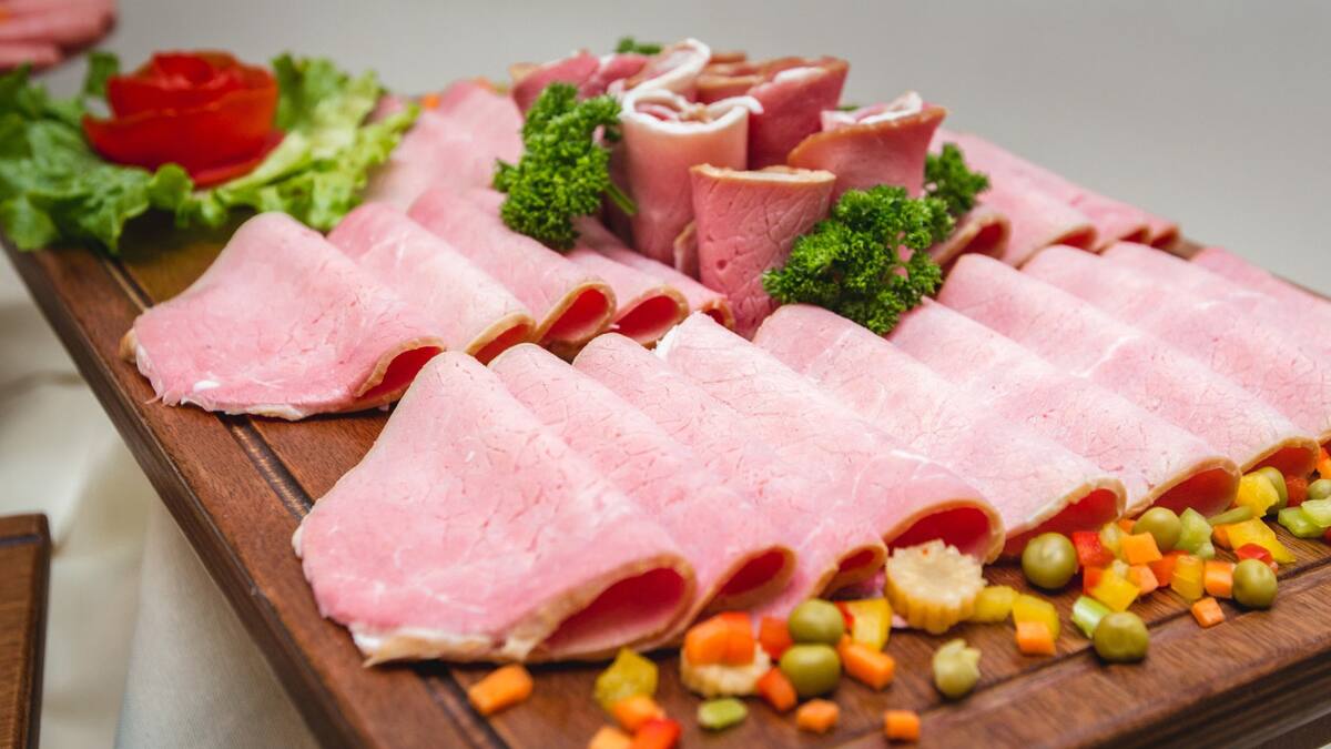 El riesgo de comer jamón en mal estado. Foto Freepik.