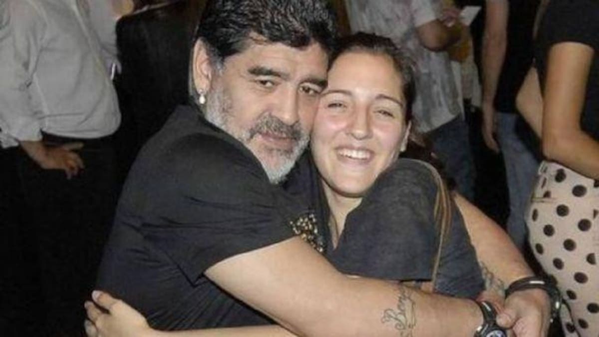 Jana, la hija menor de Maradona, lo despidió en las redes y dijo:"Es un sueño horrible"
