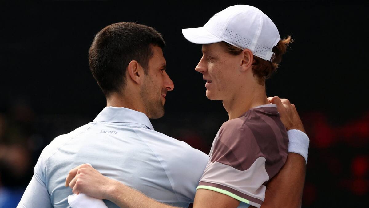 Jannik Sinner y Novak Djokovic en el Abierto de Australia. Foto: REUTERS.