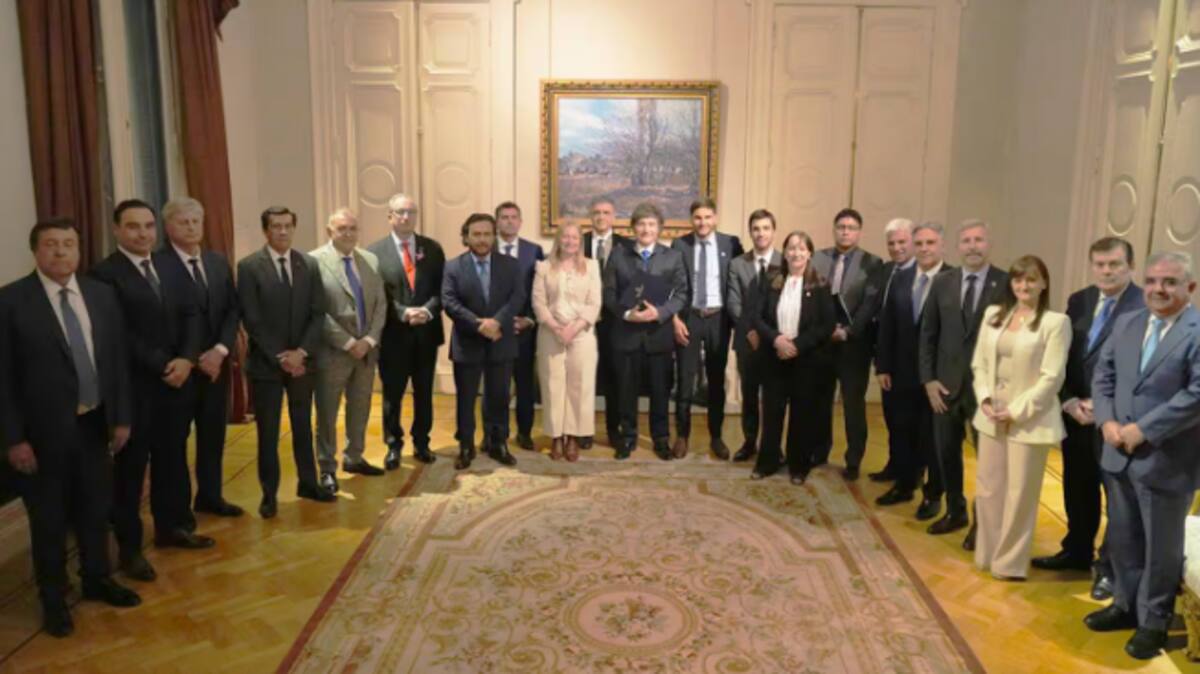 Javier Milei con gobernadores en la Casa Rosada.