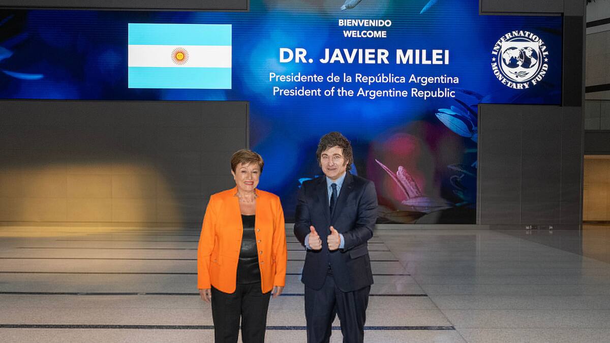 Javier Milei junto con Kristalina Georgieva, directora del FMI. Foto: Presidencia.