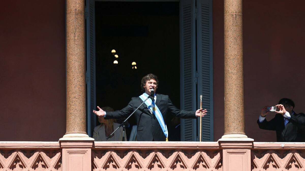 El presidente firmó los decretos que postergan la aplicación de las leyes de emergencia.