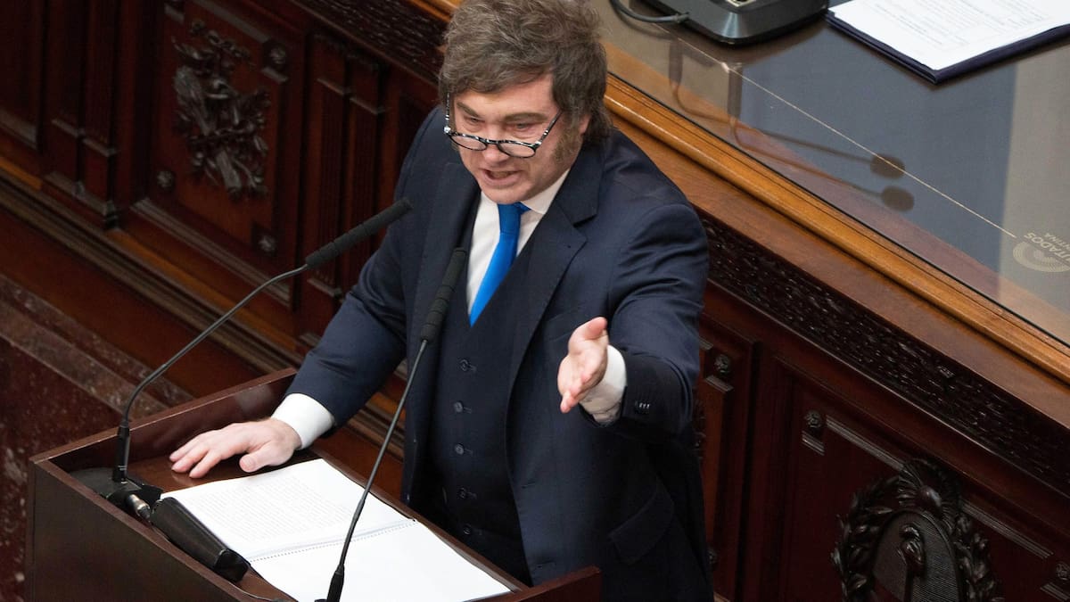 Con aval del FMI, el Gobierno diseña un plan de reformas y las fragmenta para su tratamiento en el Congreso