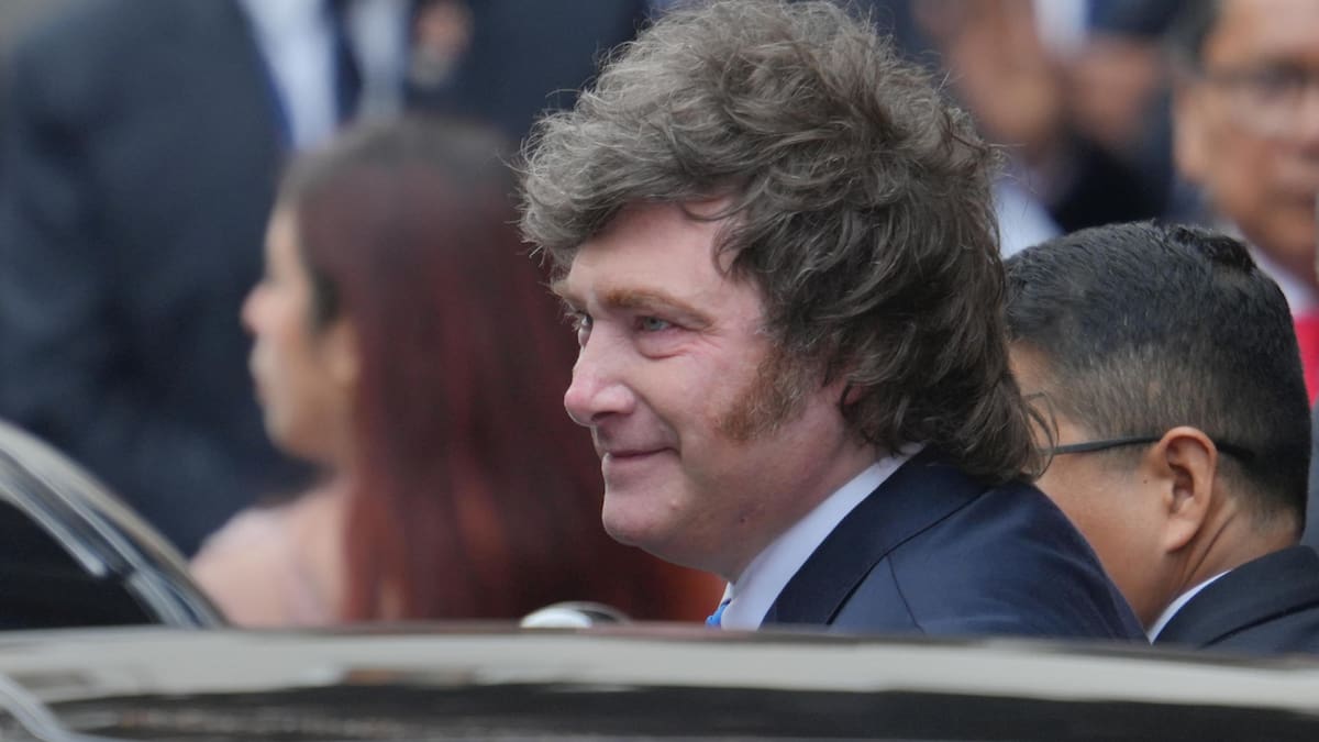Milei firmó un DNU para expulsar o impedir el ingreso de extranjeros que inciten al odio contra la Argentina