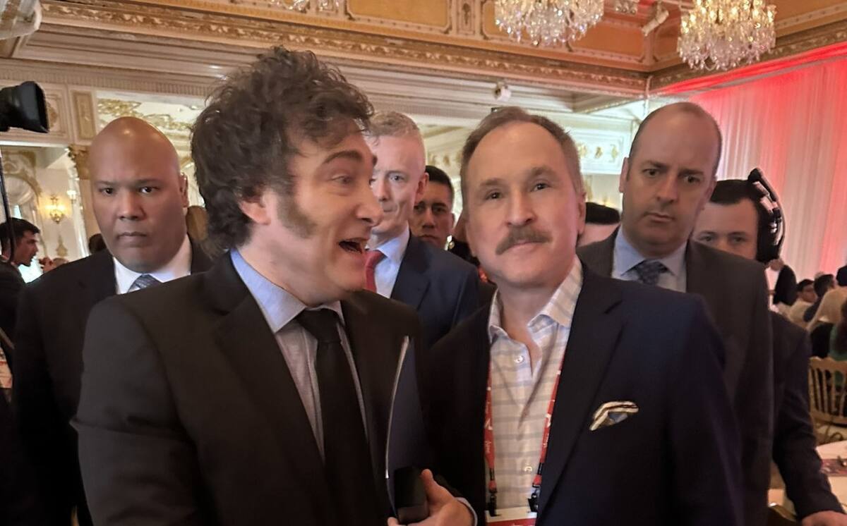 Javier Milei junto a Peter Lamelas, embajador de Estados Unidos en Argentina. Foto: x @pldocmd.