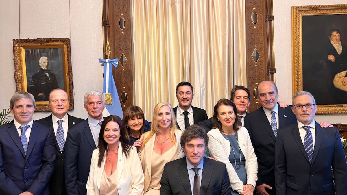 Javier Milei junto a su gabinete. Foto: NA