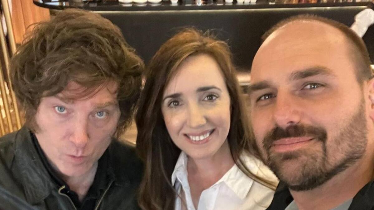 Javier Milei y Eduardo Bolsonaro. Foto: Twitter @BolsonaroSP