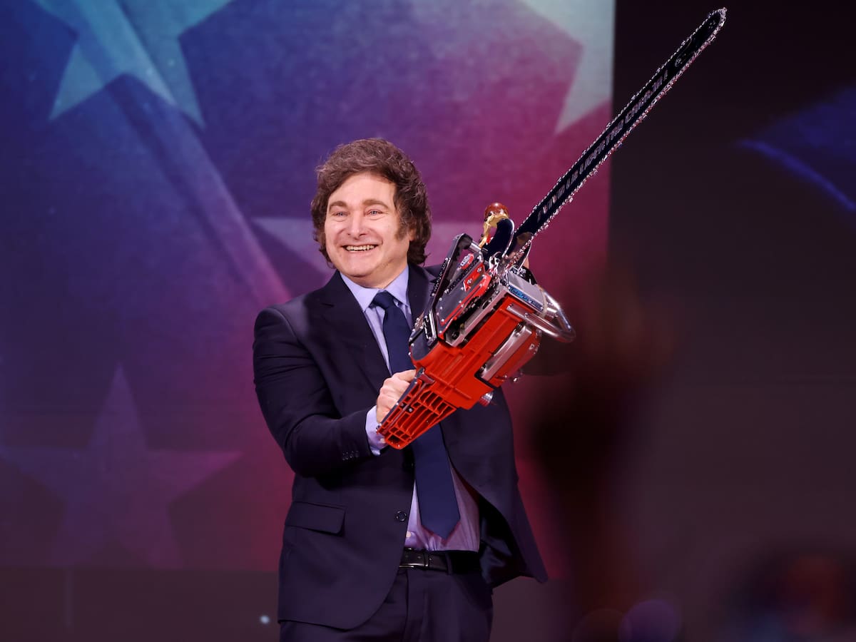 javier milei con la motosierra