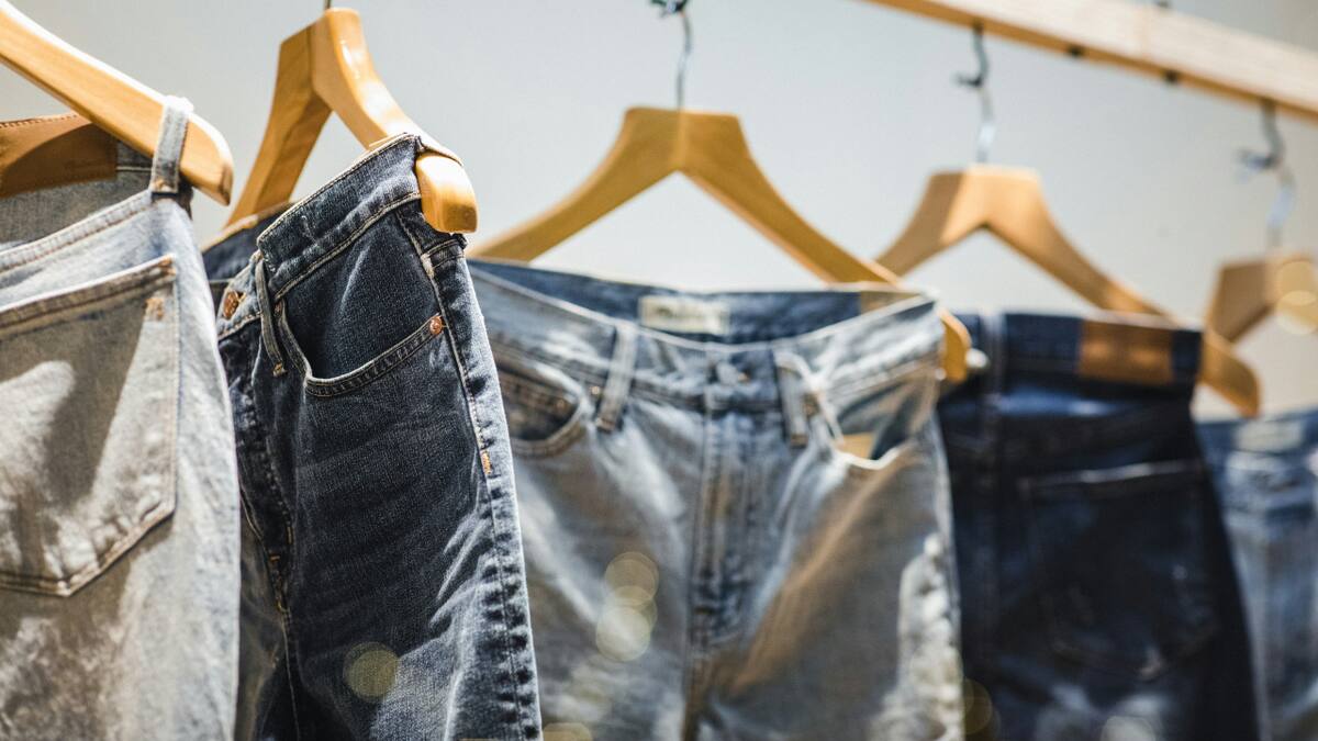 Jeans, ropa. Foto: Unsplash.
