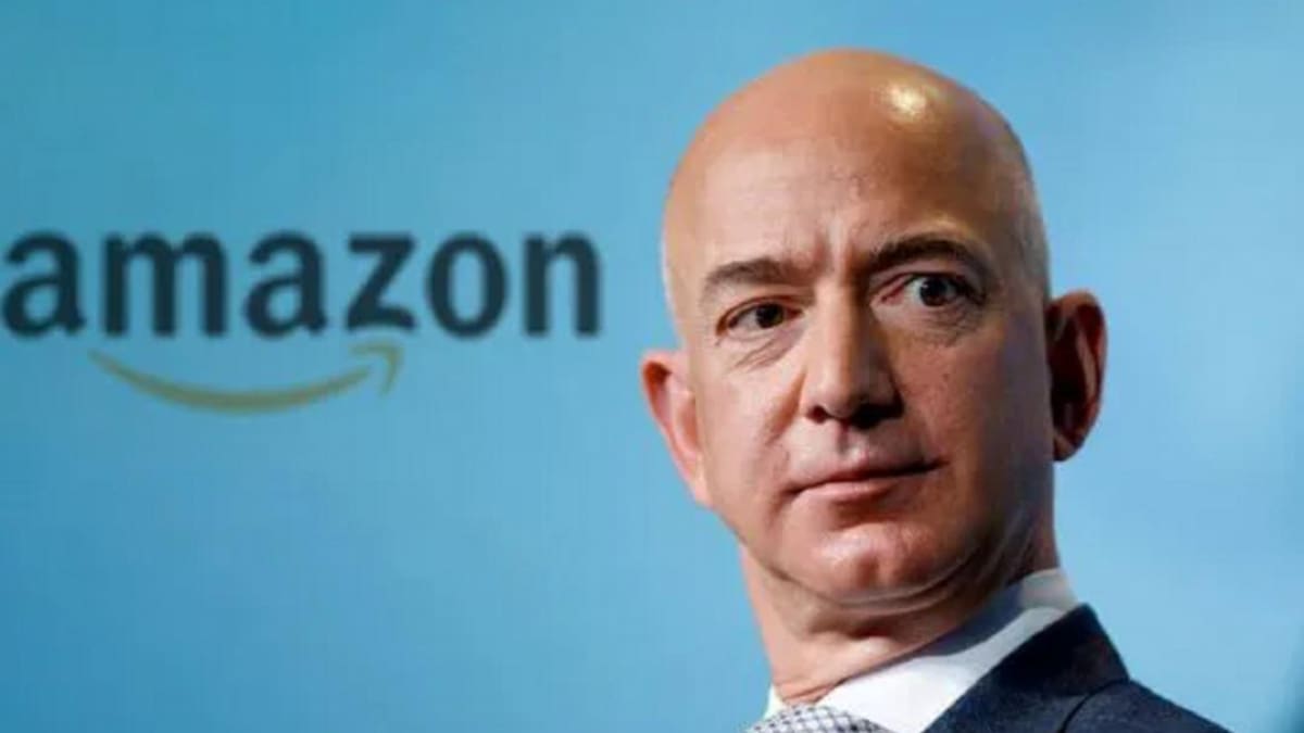 Por qué Jeff Bezos y otros líderes mundiales prefieren hablar al último en las reuniones y qué dice la ciencia al respecto