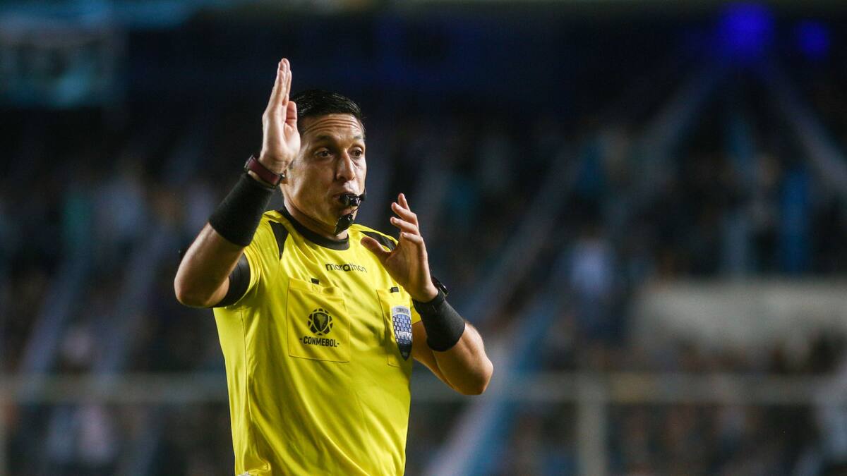 Jesús Valenzuela, árbitro. Foto: NA