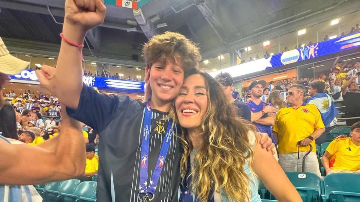 Jimena Barón junto a su hijo, Momo. Foto: @Jmena