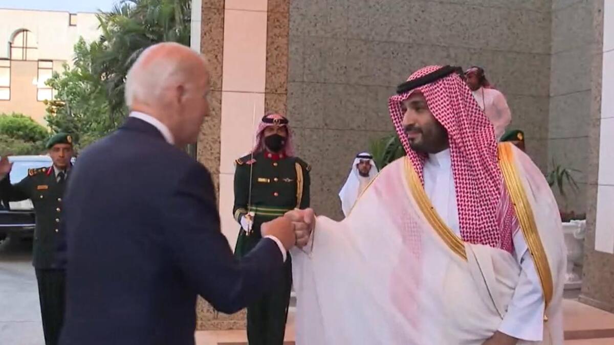 Joe Biden con Mohammed bin Salman en Arabia Saudita. Foto: Captura de video de EFE
