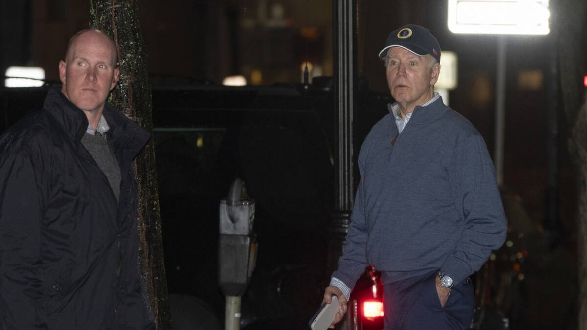 Joe Biden tras el choque. Foto: X.