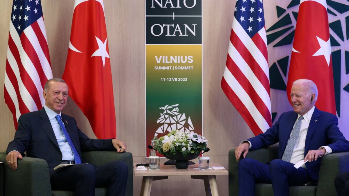 Joe Biden y Recep Tayyip Erdogan en la cumbre de la OTAN. Foto: REUTERS.