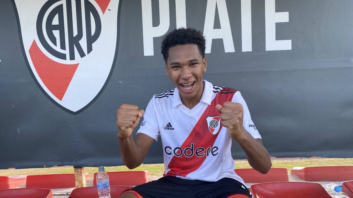 Quién es Jonathan Spiff, el delantero nigeriano que ilusiona a River: ¿la solución a la falta de gol?