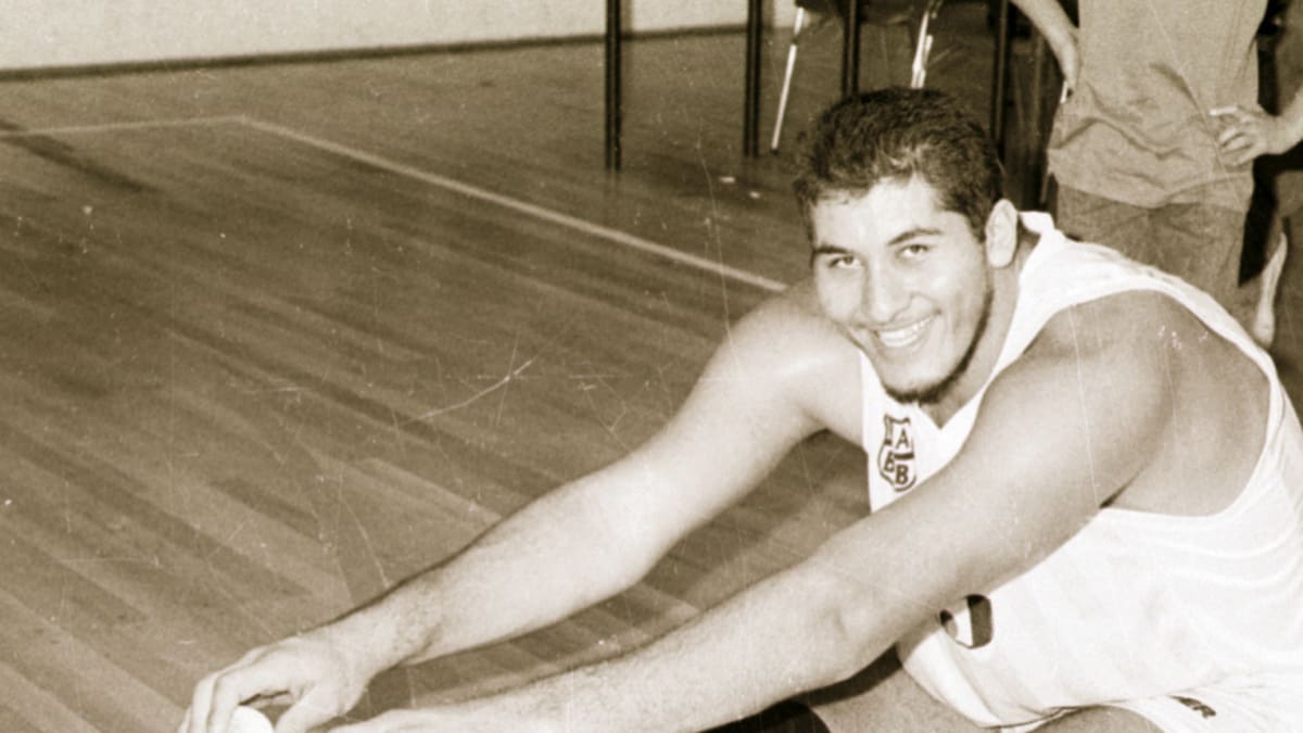 Jorge González se destacó en el básquet por su gran altura pero su carrera fue fugaz. Foto: CABB.