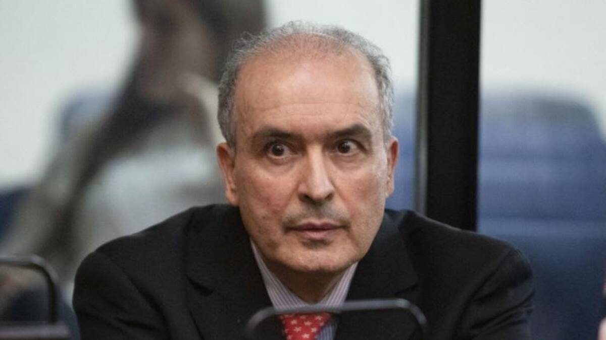 José López, exfuncionario, NA