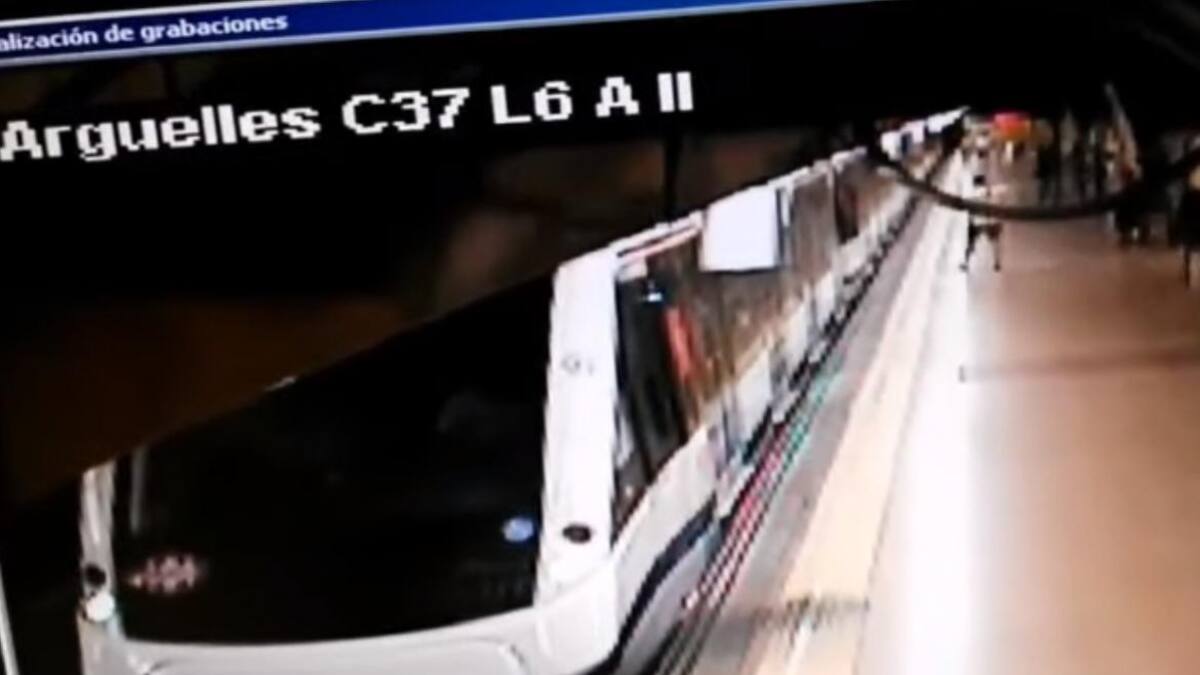 Joven empuja a otro a las vías del Metro en Madrid cuando pasaba un tren