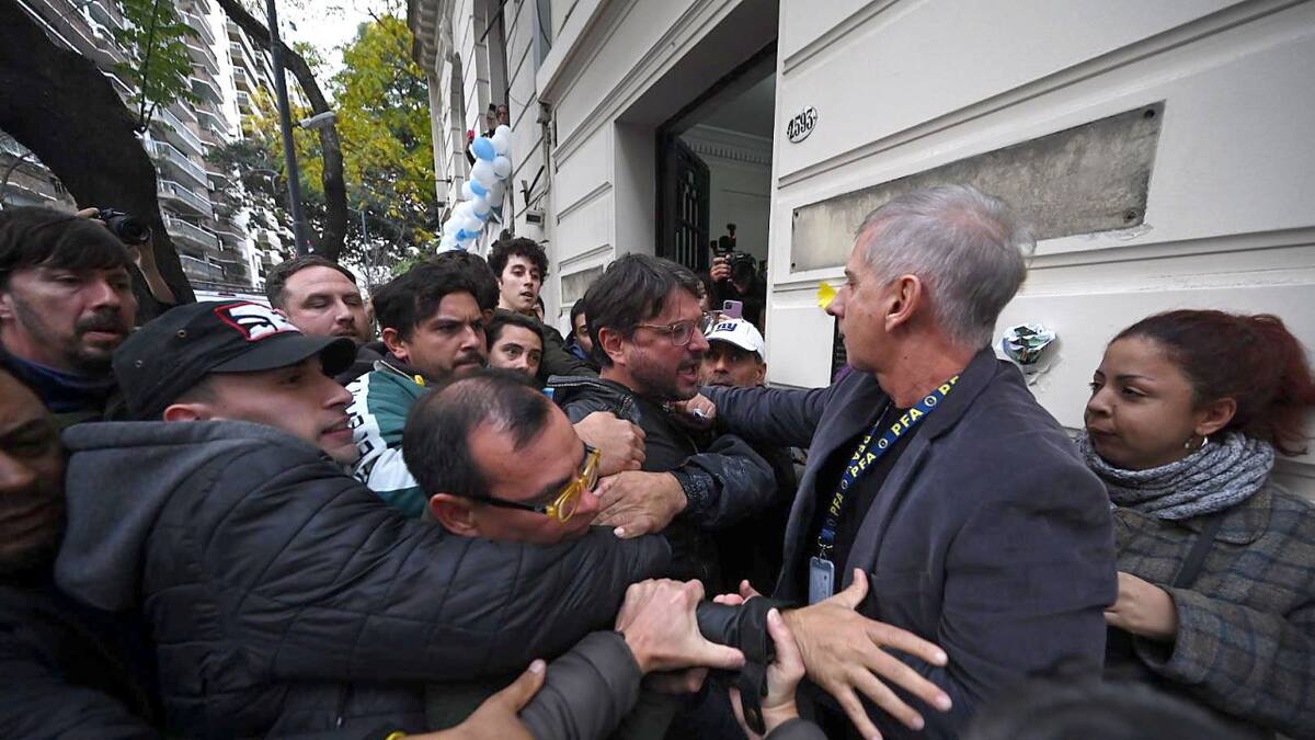 Juan Grabois detenido - Instituto Juan Domingo Perón. FOTO: JUAN FOGLIA/NA.