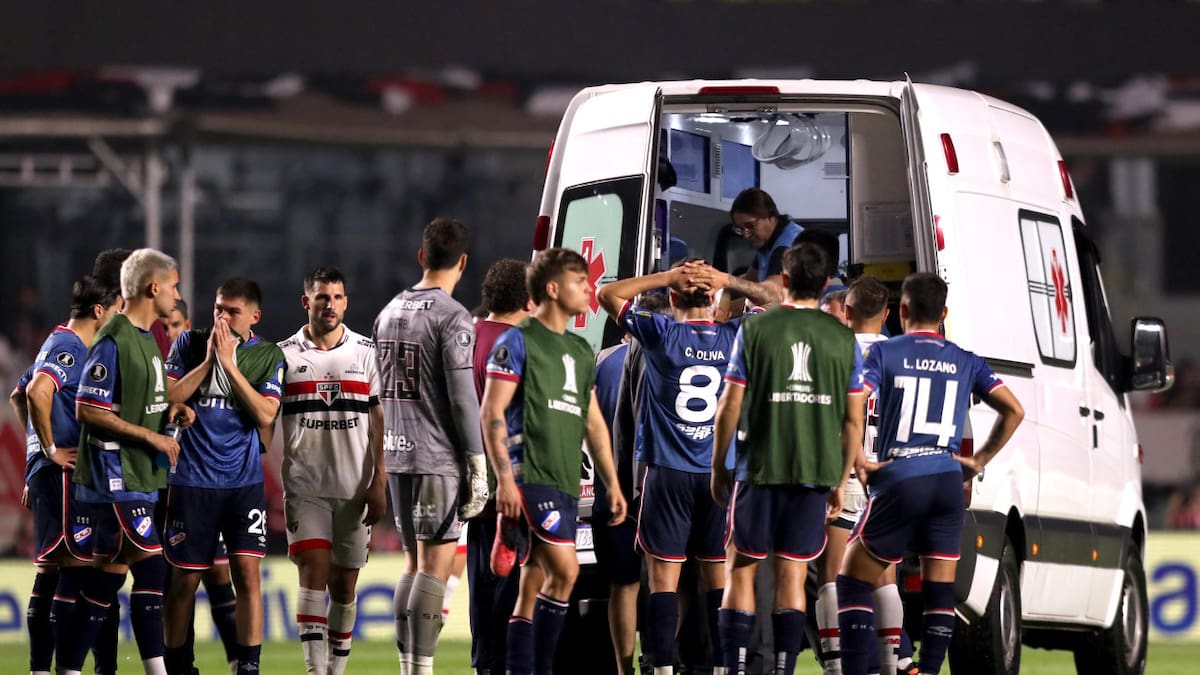 Juan Izquierdo sufrió un cuadro de arritmia en el partido de Nacional y San Pablo. Foto: Reuters.