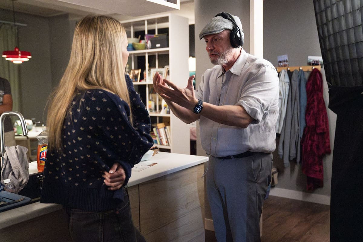 Juan José Campanella dirigiendo La ley y el orden. Foto: Universal+