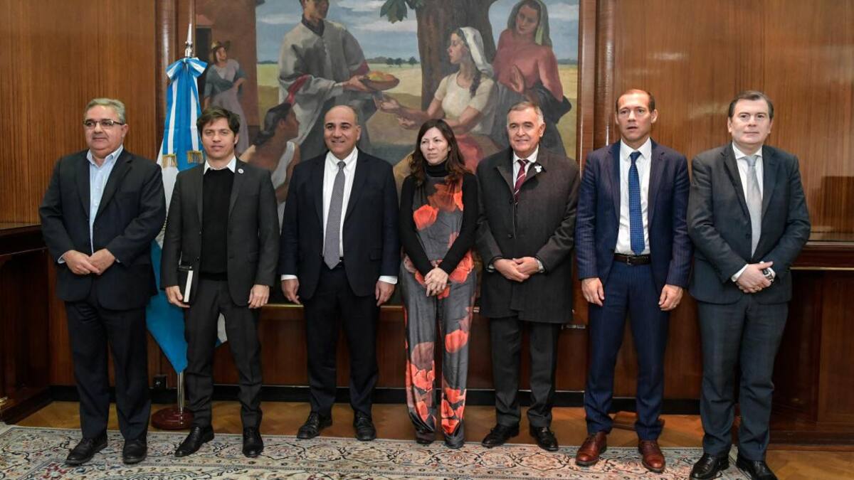 Juan Manzur, Silvina Batakis, y gobernadores provinciales. Foto NA